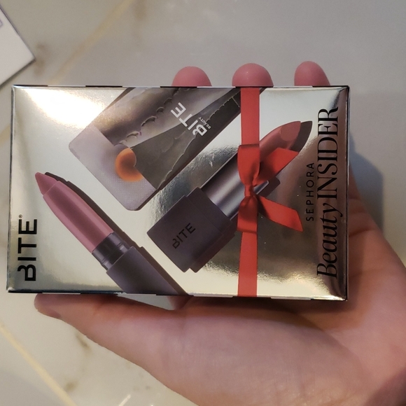 Sorts of make up , hair mask & body oil - Picture 2 of 4